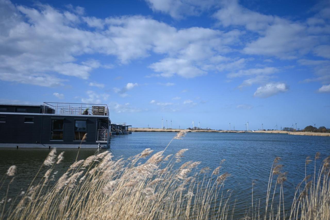 Hausboot Kajuete Am Nixensteg Am Wangermeer Mit Hund Schillig Exterior foto